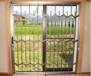 あんみつガード｜窓を開けたまま防犯できる室内取付型防犯格子｜空き巣